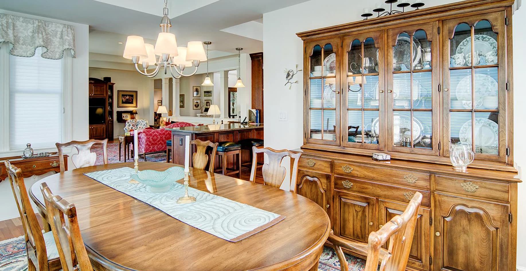 Gaelsong living / dining room