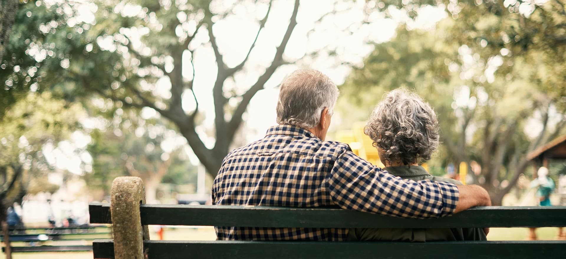 Man and woman sitting on a bench